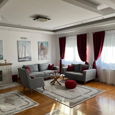 Airport Sky Apartments Lux II Белград Екстериор снимка