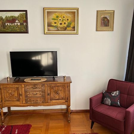 Airport Sky Apartments Lux II Белград Екстериор снимка