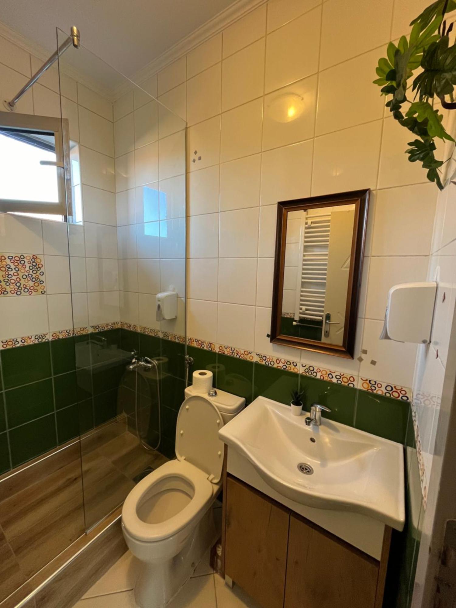 Airport Sky Apartments Lux II Белград Екстериор снимка